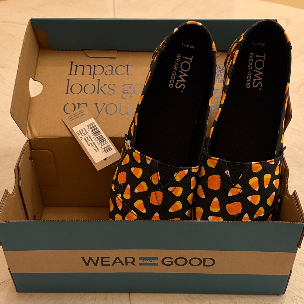 NWT TOMS Black and Orange Candy Corn Halloween Slip-Ons - Picture 7 of 7